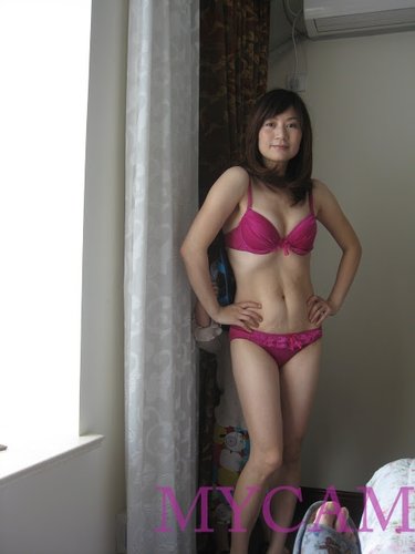 Very Beautiful &amp; Super Cute Chinese mom shows her loose pussy