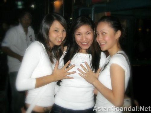 말레이시아 섹스 스캔들: 말레이시아의 "Foosball Chicks" Jane Lo Li & Allyssa Yin Yi, Adil Sayeed와 섹스, 모든 사진 다운로드