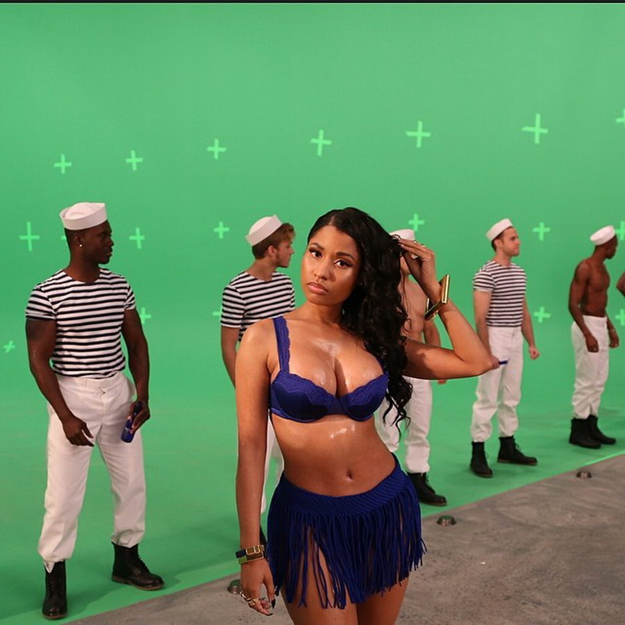Nicki_Minaj_big_boobs_and_ass_in_lingerie_for_Myx_Fusions_Moscato_commercial_shoot_2014_May_16x_MQ_16.jpg
