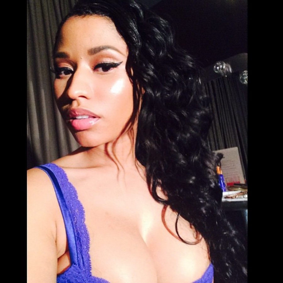 Nicki_Minaj_big_boobs_and_ass_in_lingerie_for_Myx_Fusions_Moscato_commercial_shoot_2014_May_16x_MQ_19.jpg