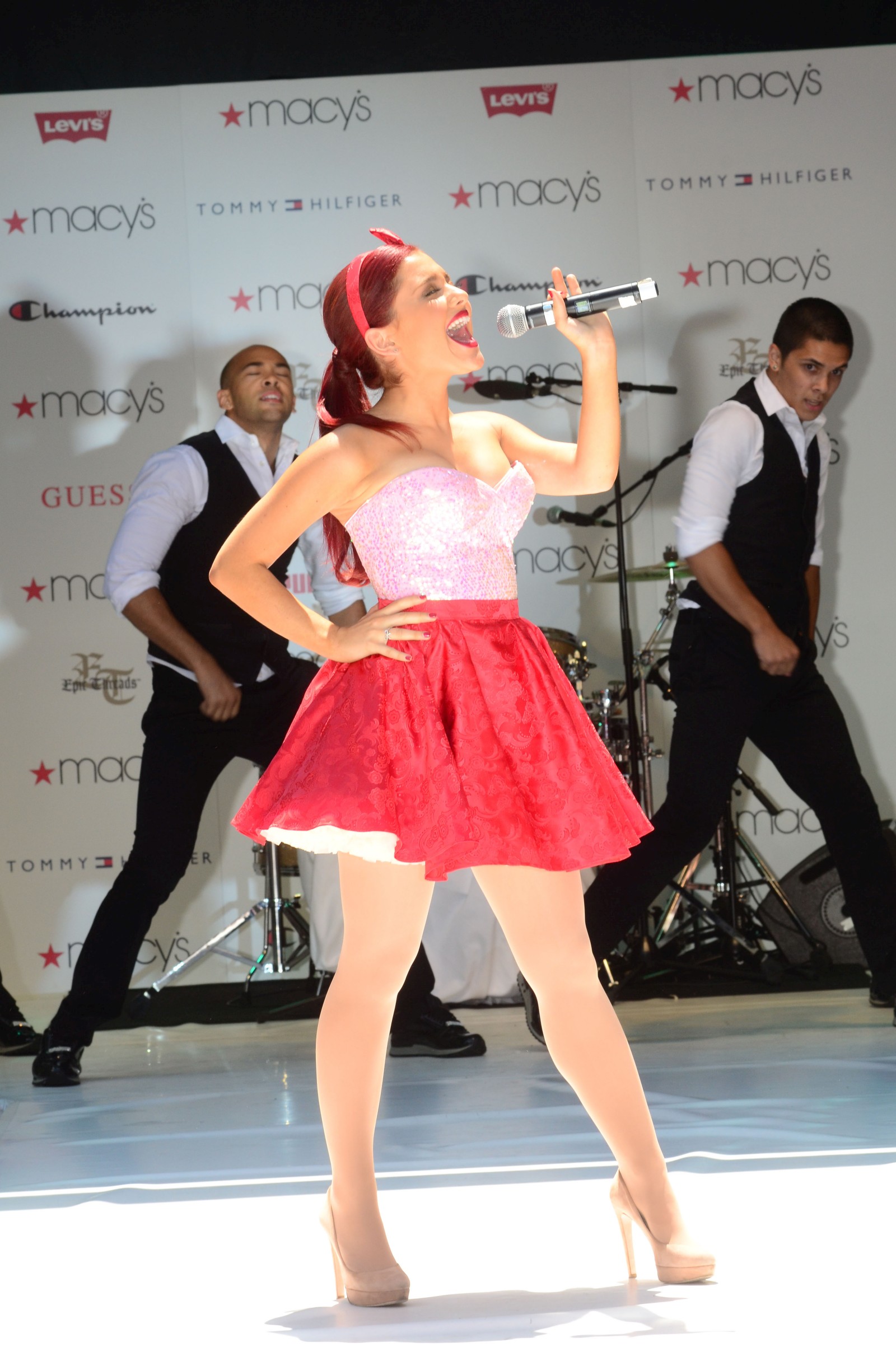 ariana-grande-performing-at-macy-s-annual-summer-blowout-show-photos-489143.jpg