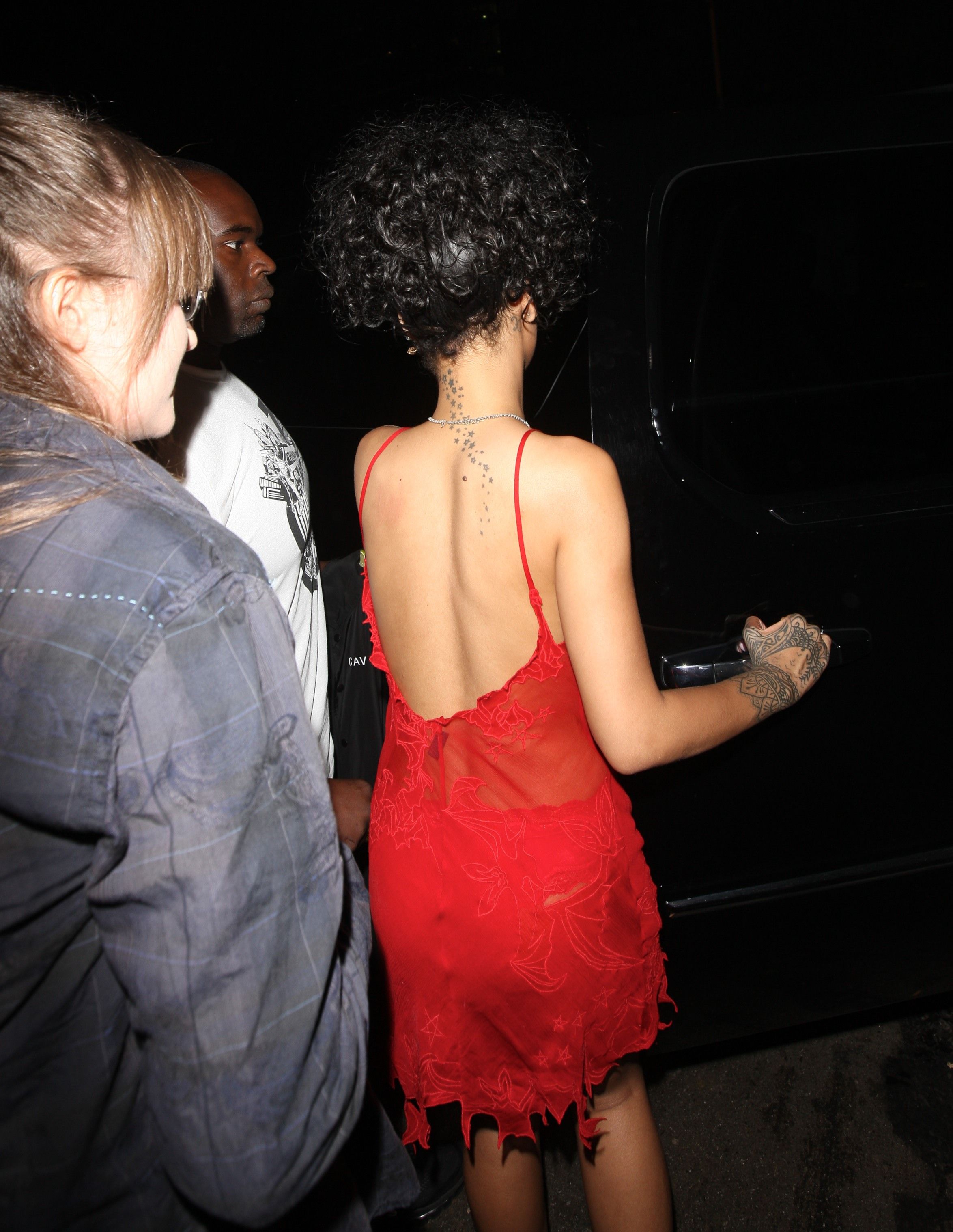 Rihanna_in_see-thru_dress_without_bra_in_Hollywood_16x_UHQ_18.jpg