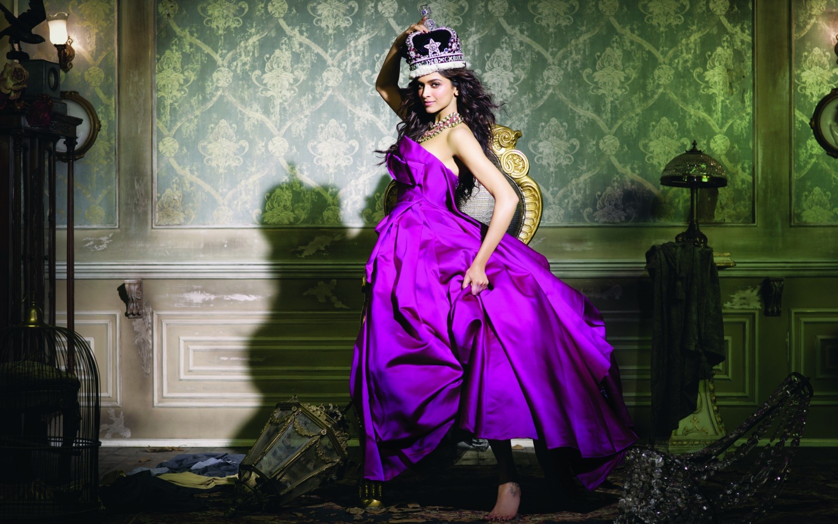 deepika_padukone_in_purple_dress-1680x1050.jpg