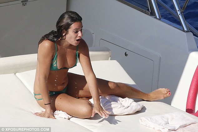 Lea_Michele_nipslip_wearing_hot_bikini_on_a_boat_in_Italy_27x_MixQ_16.jpg