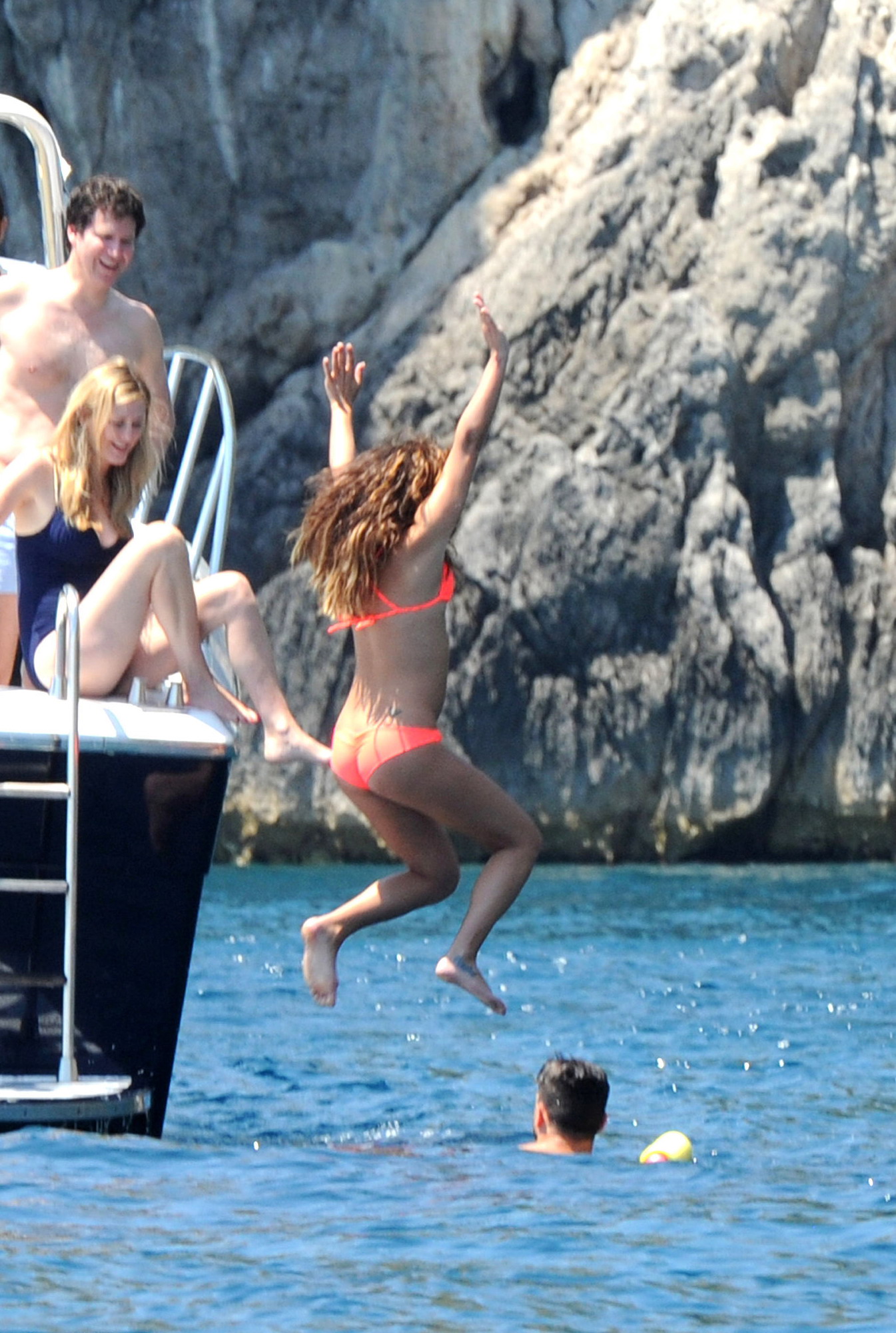 Lea_Michele_nipslip_wearing_hot_bikini_on_a_boat_in_Italy_27x_MixQ_26.jpg