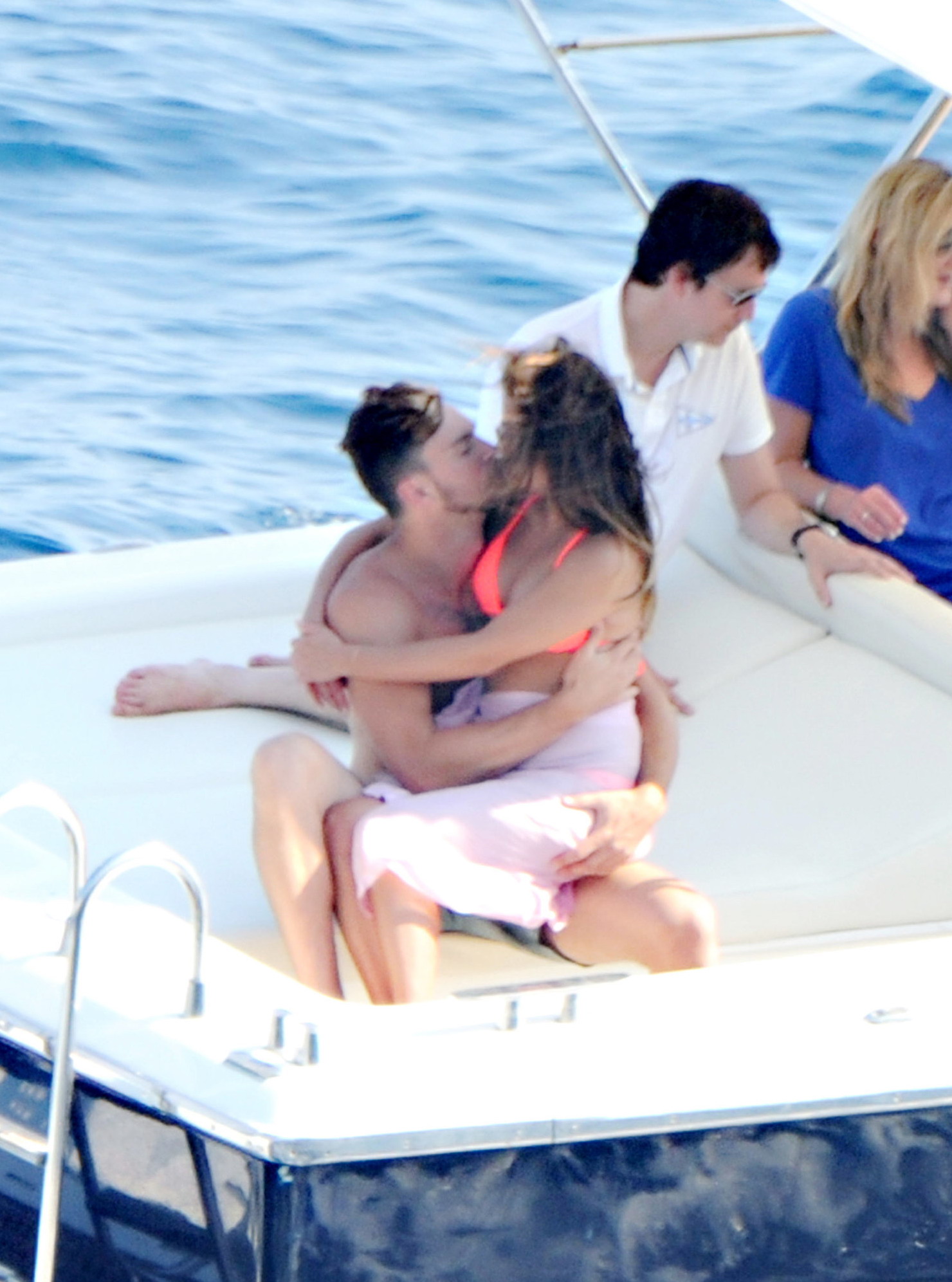 Lea_Michele_nipslip_wearing_hot_bikini_on_a_boat_in_Italy_27x_MixQ_28.jpg