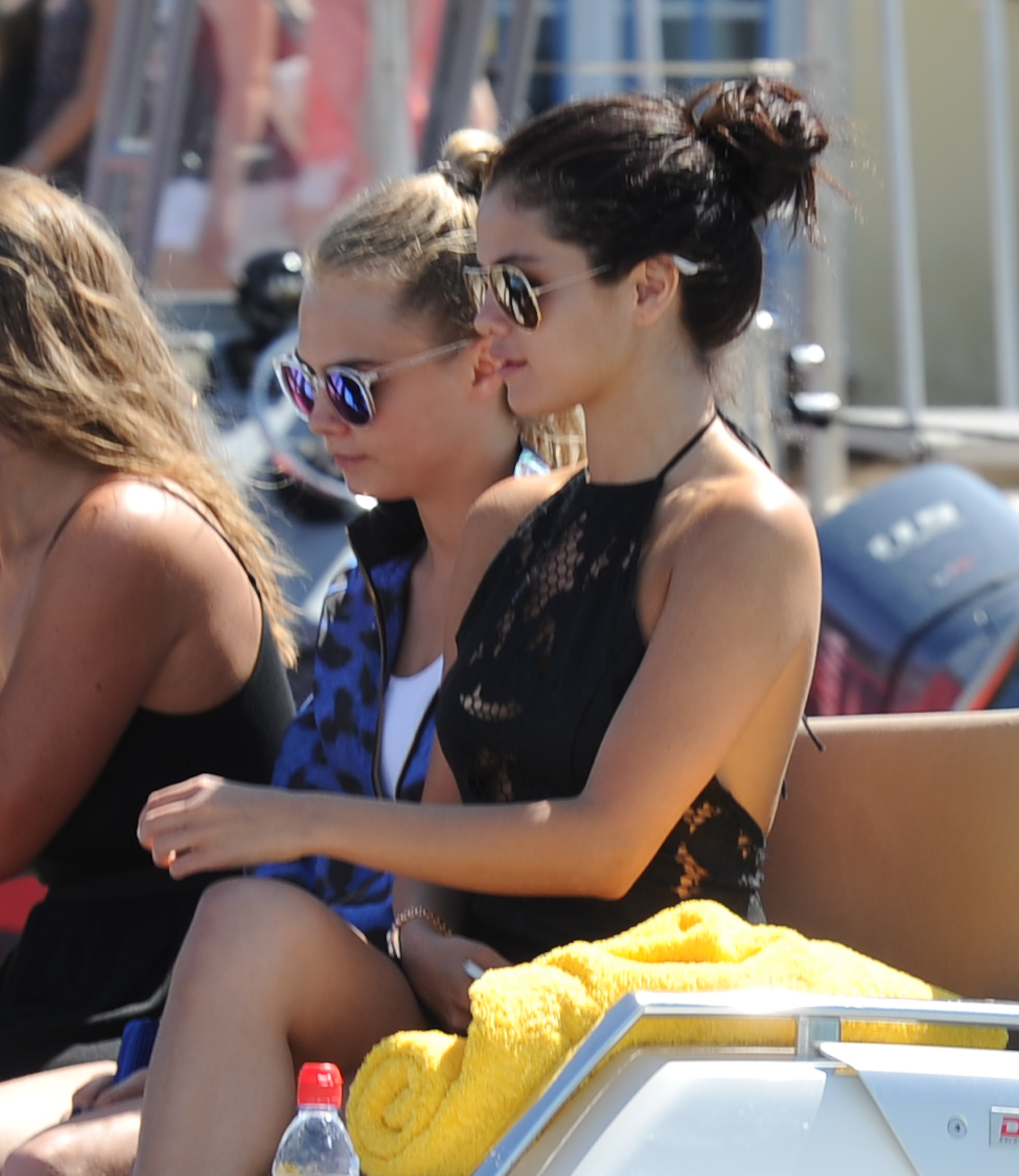 Selena_Gomez_sideboobs_with_Cara_Delevingne_on_a_boat_in_Saint_Tropez_46x_MixQ_45.jpg