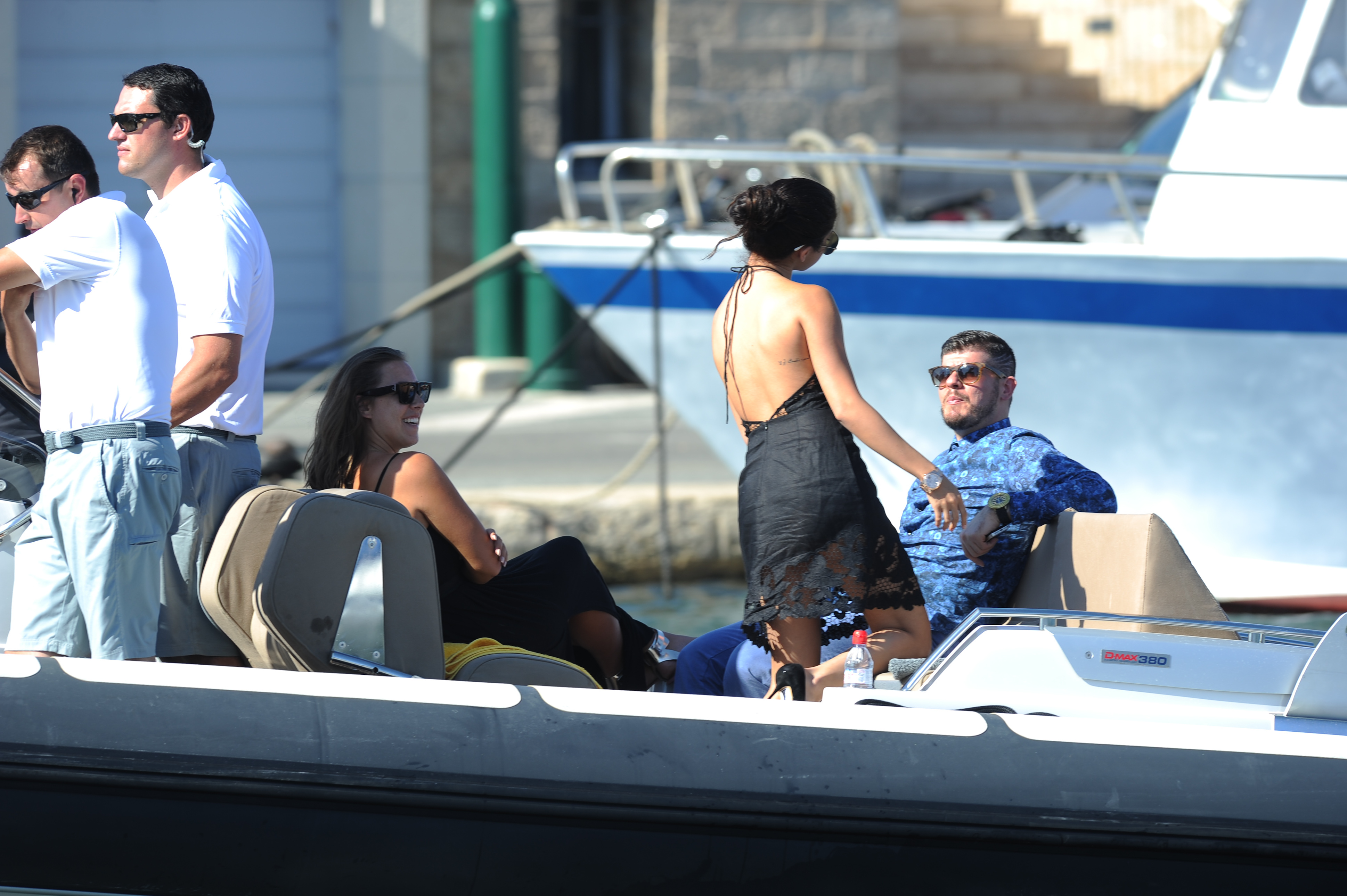 Selena_Gomez_sideboobs_with_Cara_Delevingne_on_a_boat_in_Saint_Tropez_46x_MixQ_37.jpg