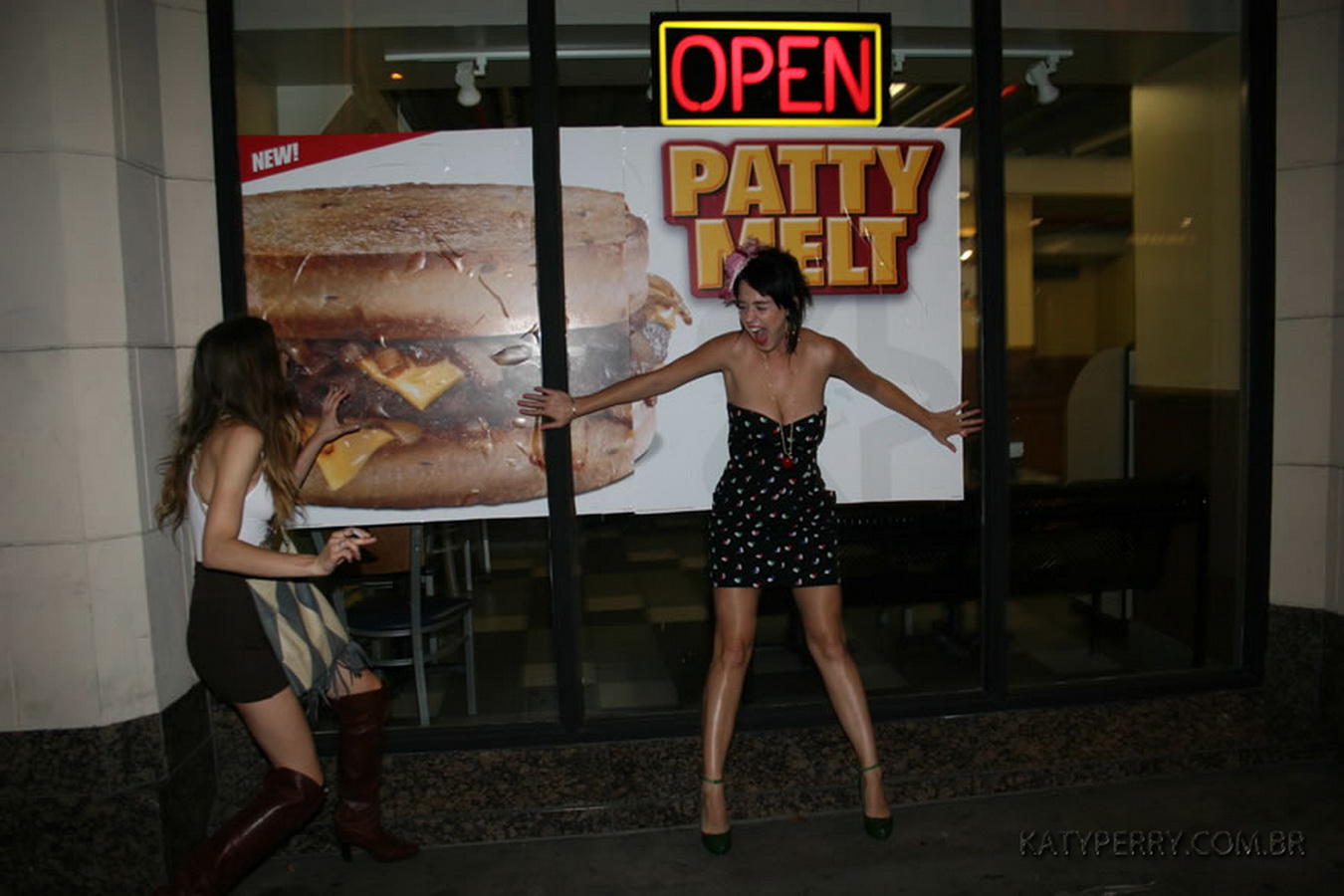 Katy_Perry_bobsslip_drunk_cleavage_downblouse_upskirt_nipslip_at_her_birthday_2007_party_99x_HQ_13.jpg