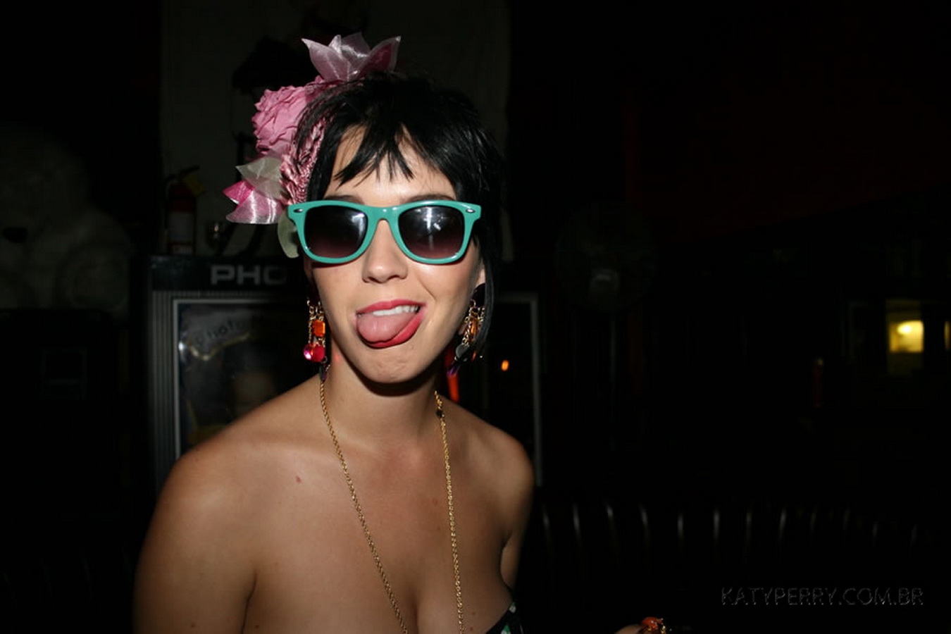 Katy_Perry_bobsslip_drunk_cleavage_downblouse_upskirt_nipslip_at_her_birthday_2007_party_99x_HQ_12.jpg