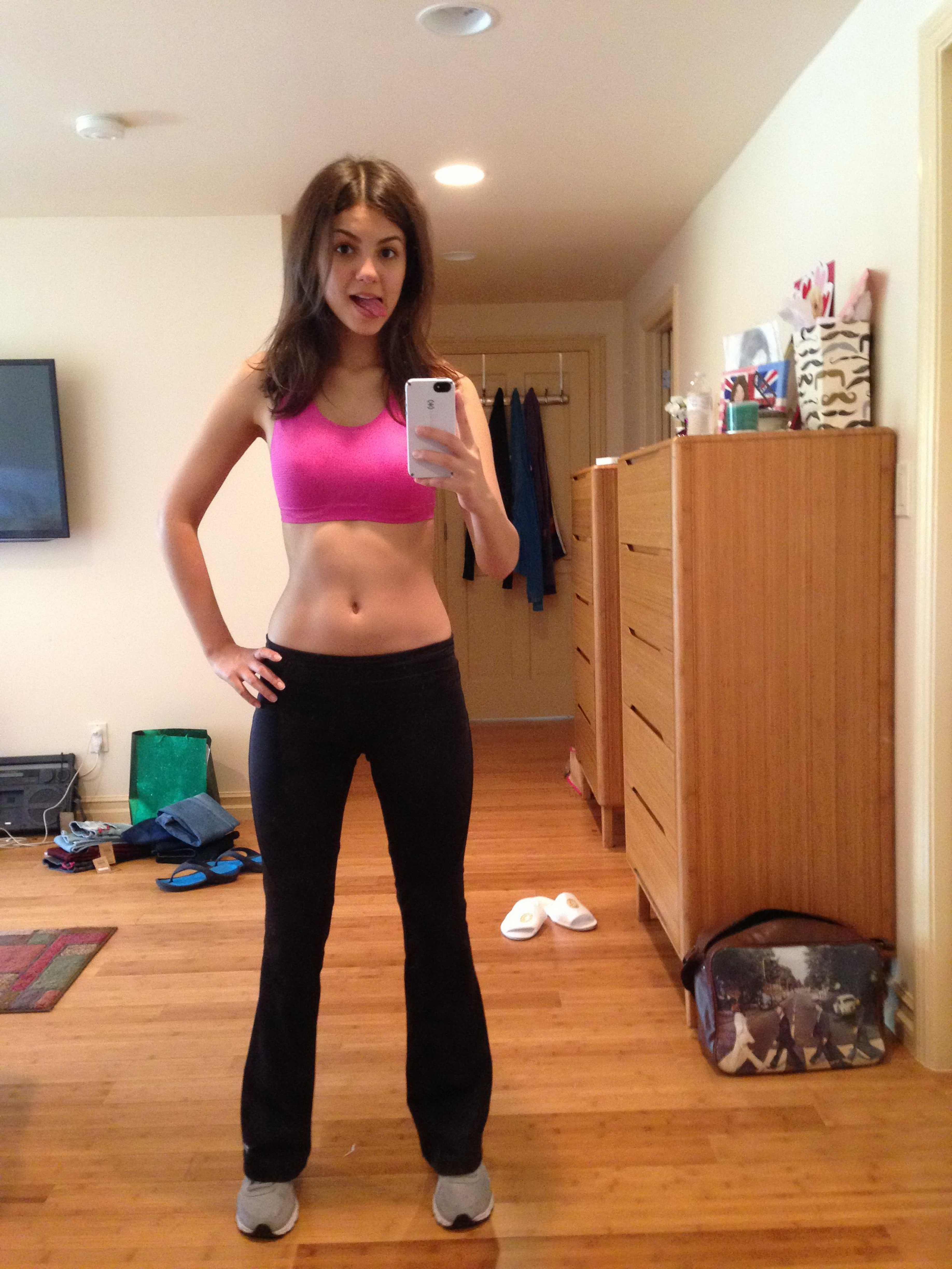 Victoria_Justice_leaked_private_nude_photo_hacked_personal_naked_pics_36x_MixQ_14.jpg