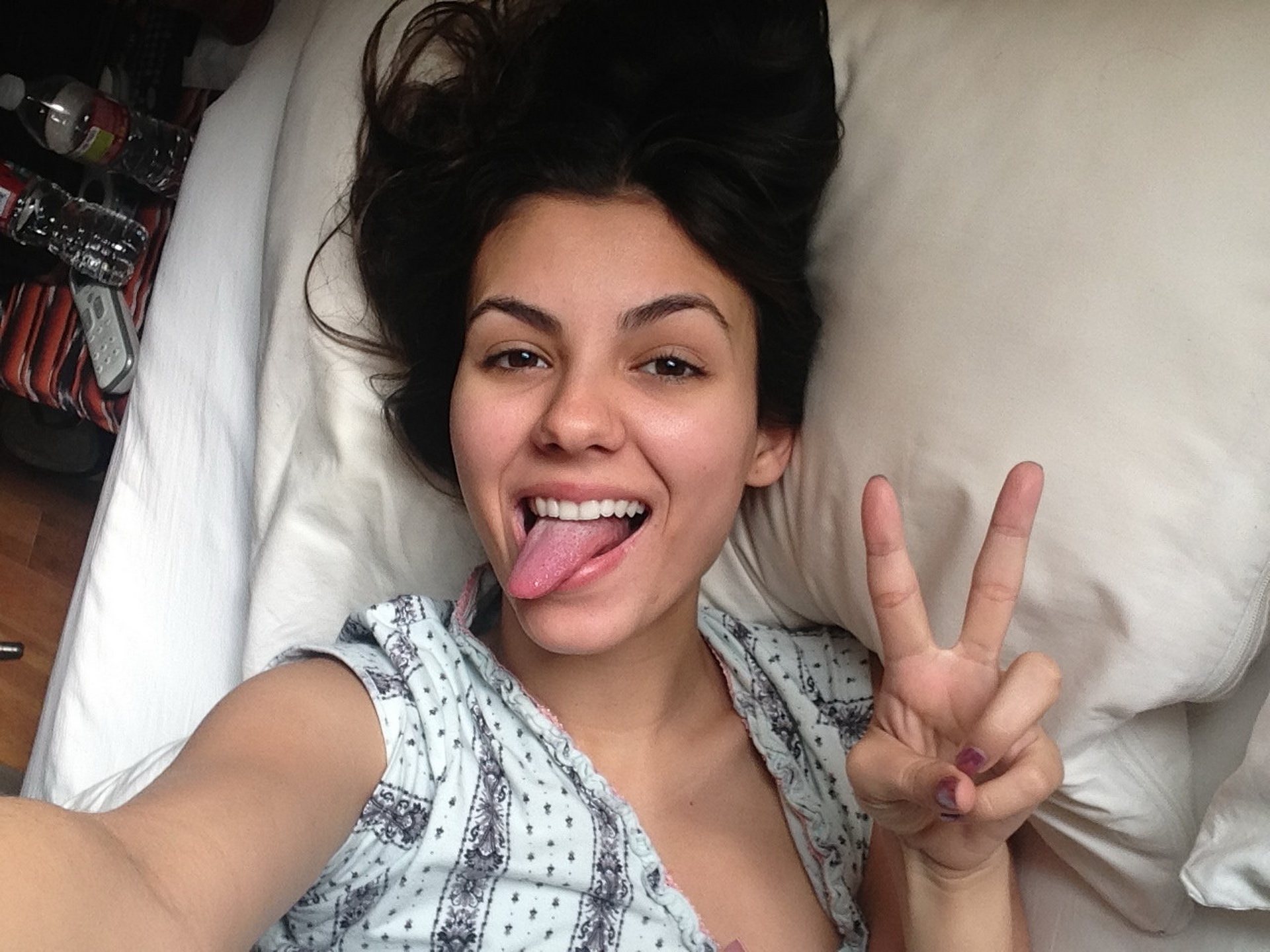 Victoria_Justice_leaked_private_nude_photo_hacked_personal_naked_pics_36x_MixQ_29.jpg