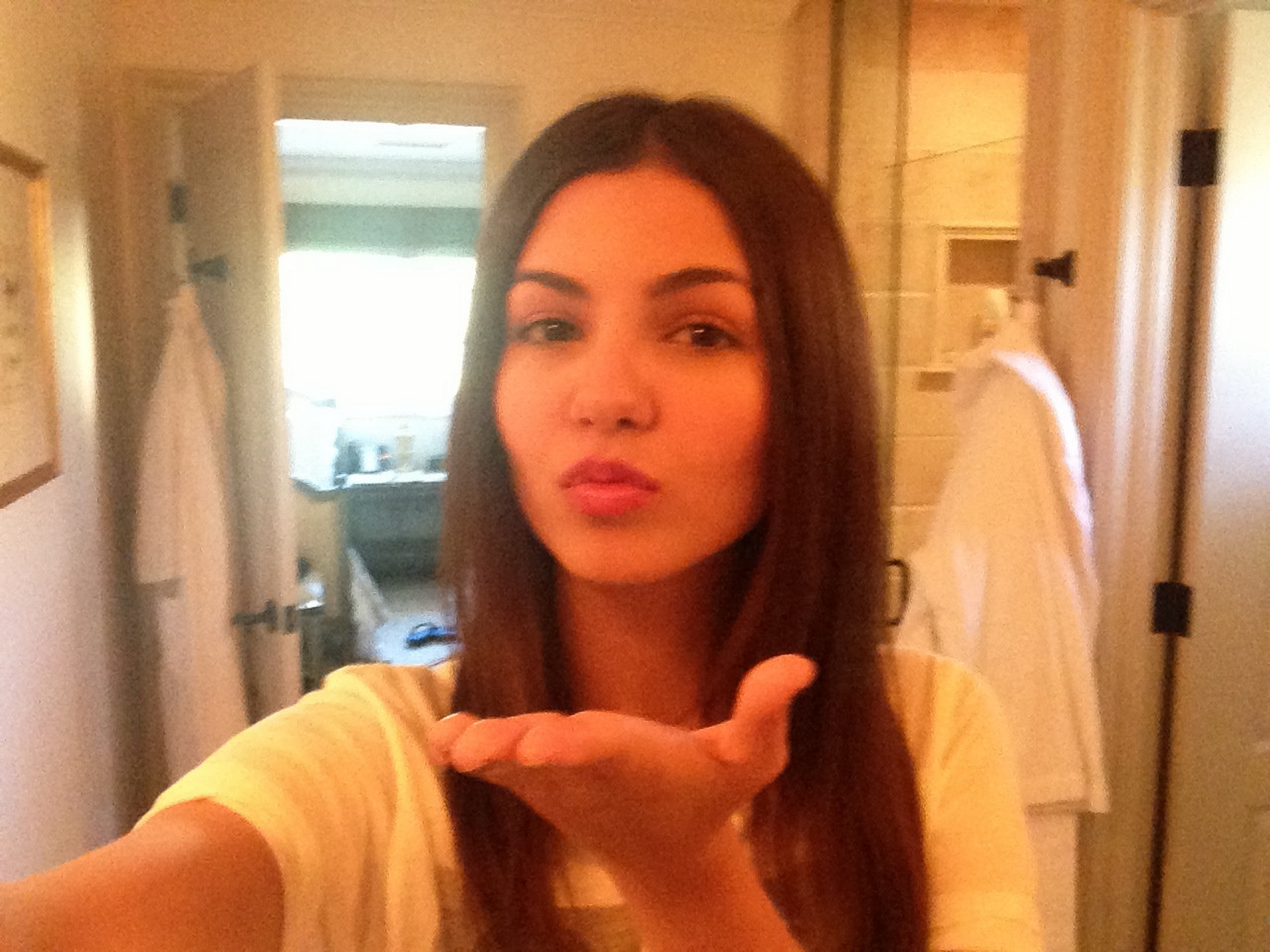 Victoria_Justice_leaked_private_nude_photo_hacked_personal_naked_pics_36x_MixQ_33.jpg