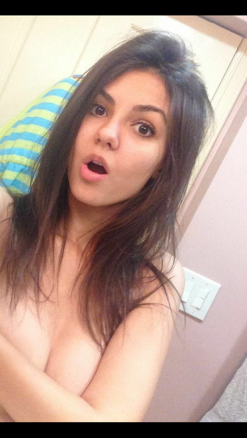 Victoria_Justice_leaked_private_nude_photo_hacked_personal_naked_pics_36x_MixQ_13.png