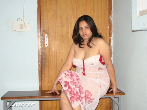 Newly-Married-Desi-House-Wife-Naked-Pics-1-600x450.jpg
