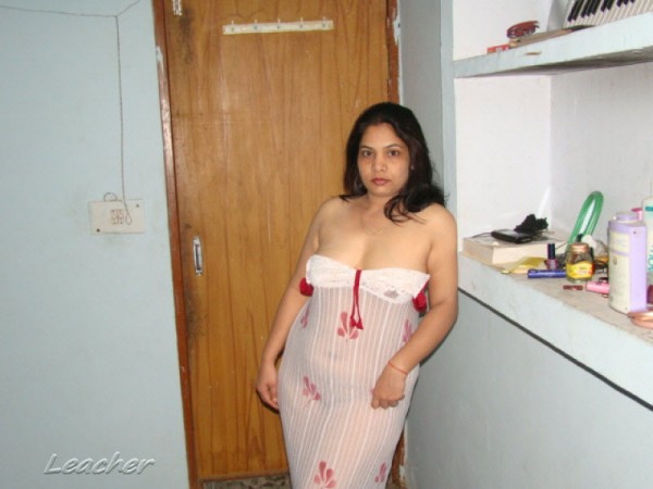 Newly-Married-Desi-House-Wife-Naked-Pics-3-600x450.jpg
