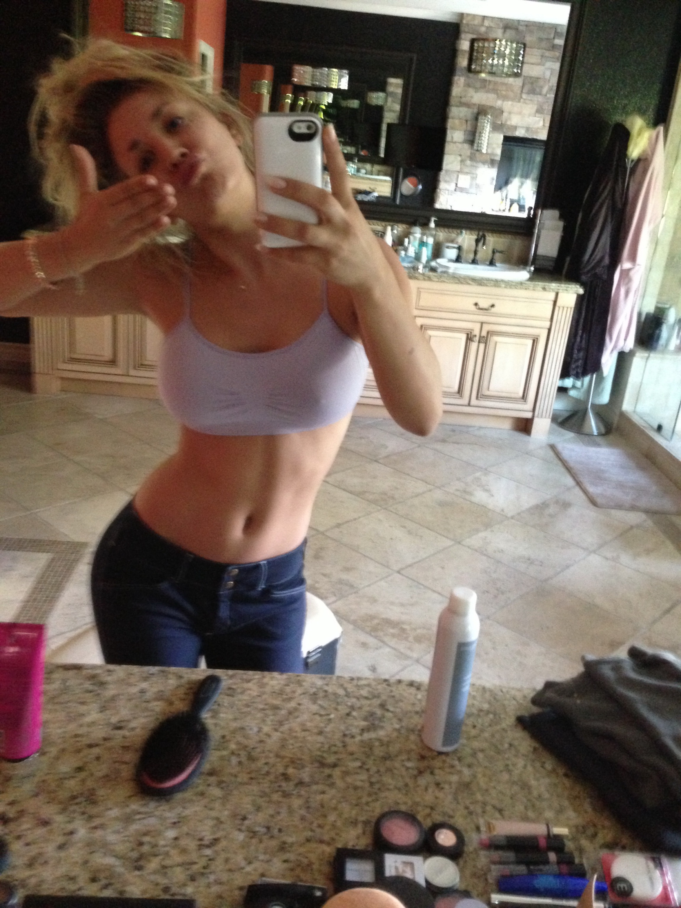Kaley_Cuoco_leaked_private_nude_photo_and_video_hacked_personal_naked_pics_46x_MixQ_17.JPG