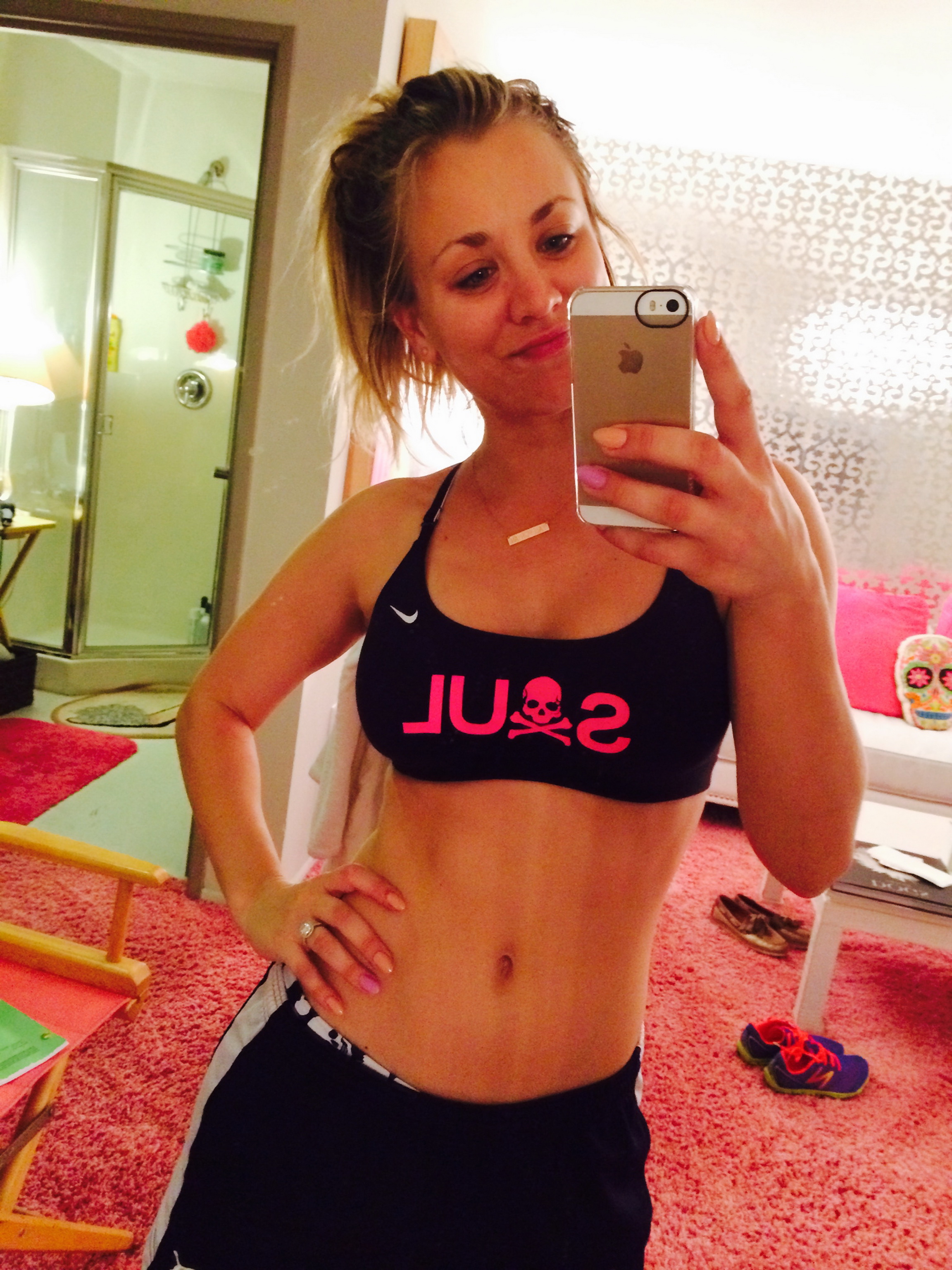 Kaley_Cuoco_leaked_private_nude_photo_and_video_hacked_personal_naked_pics_46x_MixQ_15.jpeg