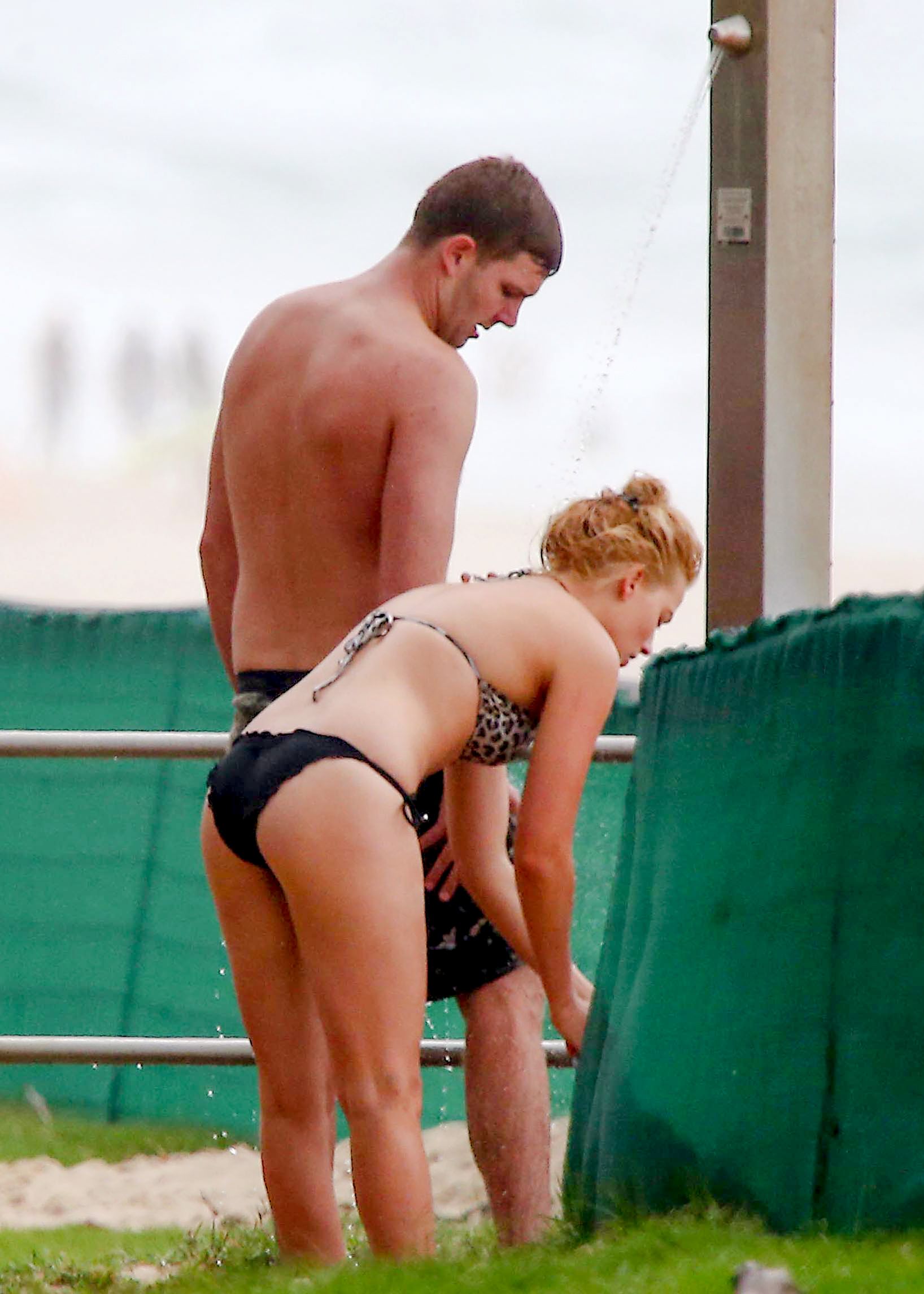 Margot_Robbie_wearing_sexy_bikini_at_a_beach_in_Byron_Bay_79x_HQ_10.jpg