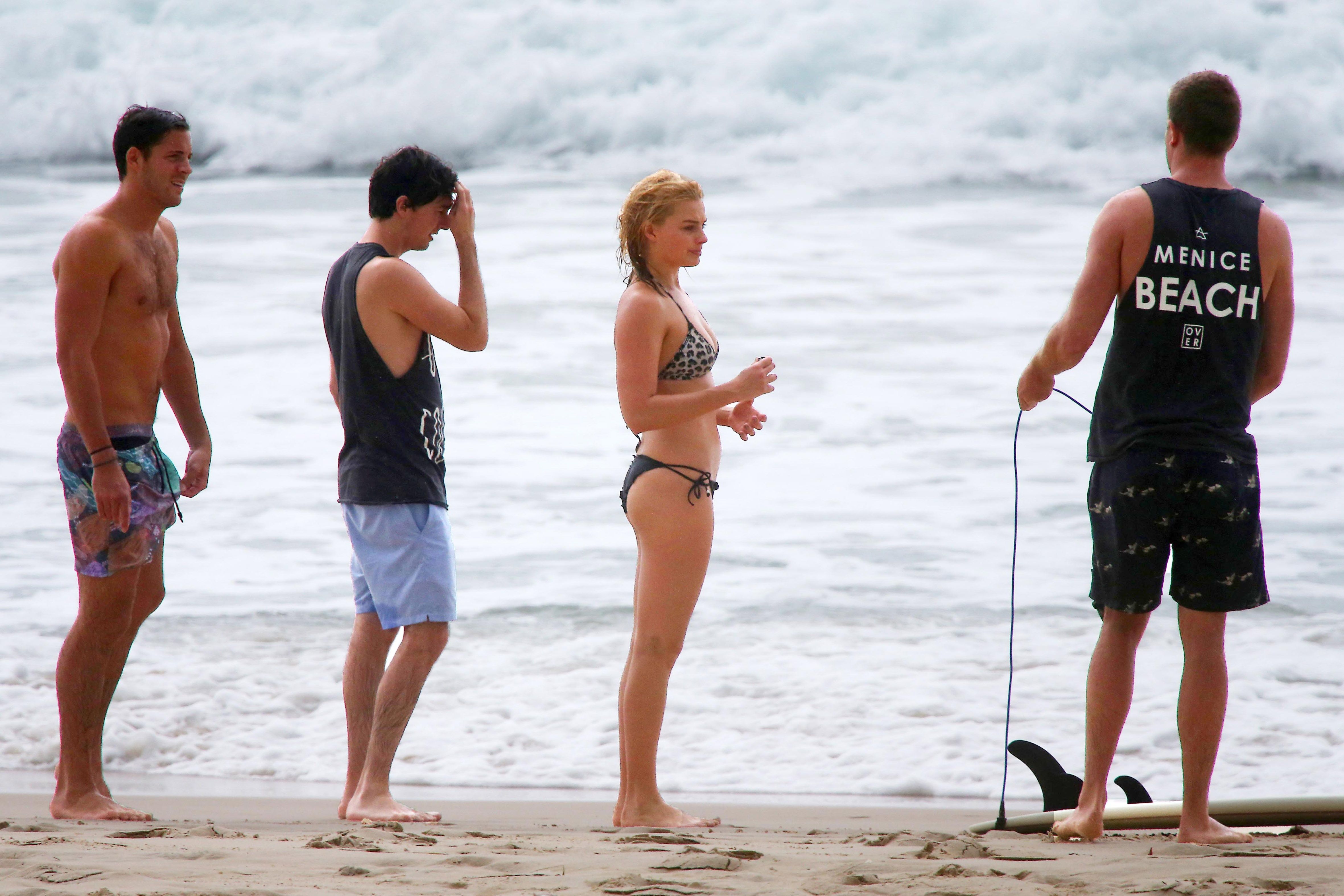 Margot_Robbie_wearing_sexy_bikini_at_a_beach_in_Byron_Bay_79x_HQ_61.jpg