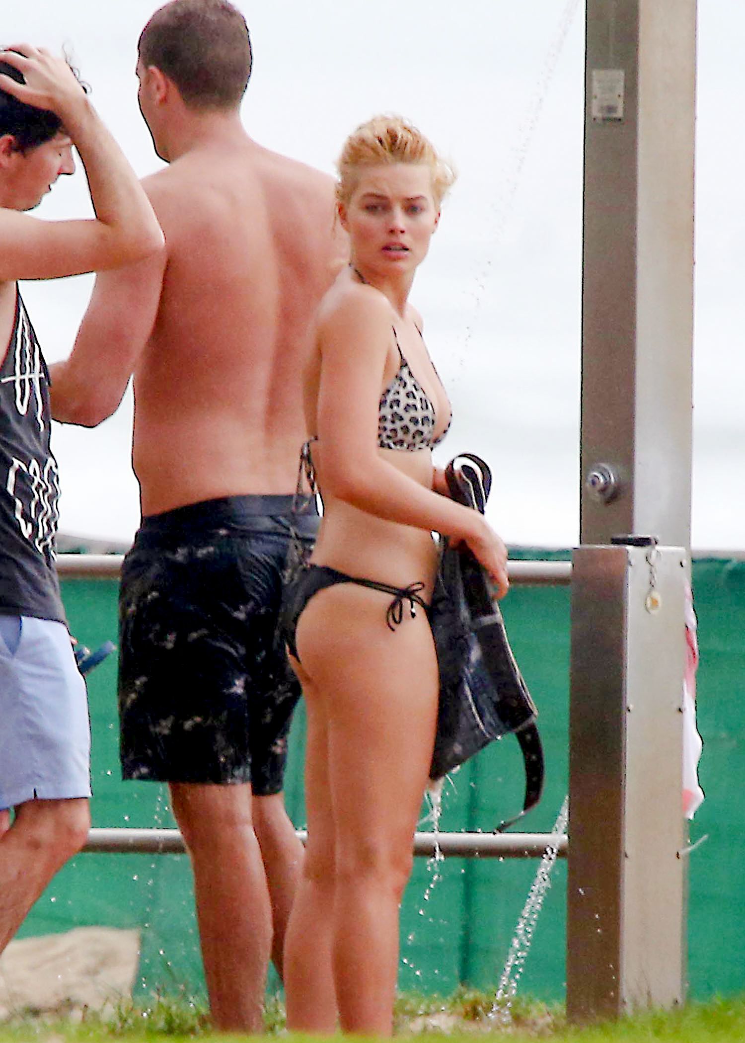 Margot_Robbie_wearing_sexy_bikini_at_a_beach_in_Byron_Bay_79x_HQ_15.jpg