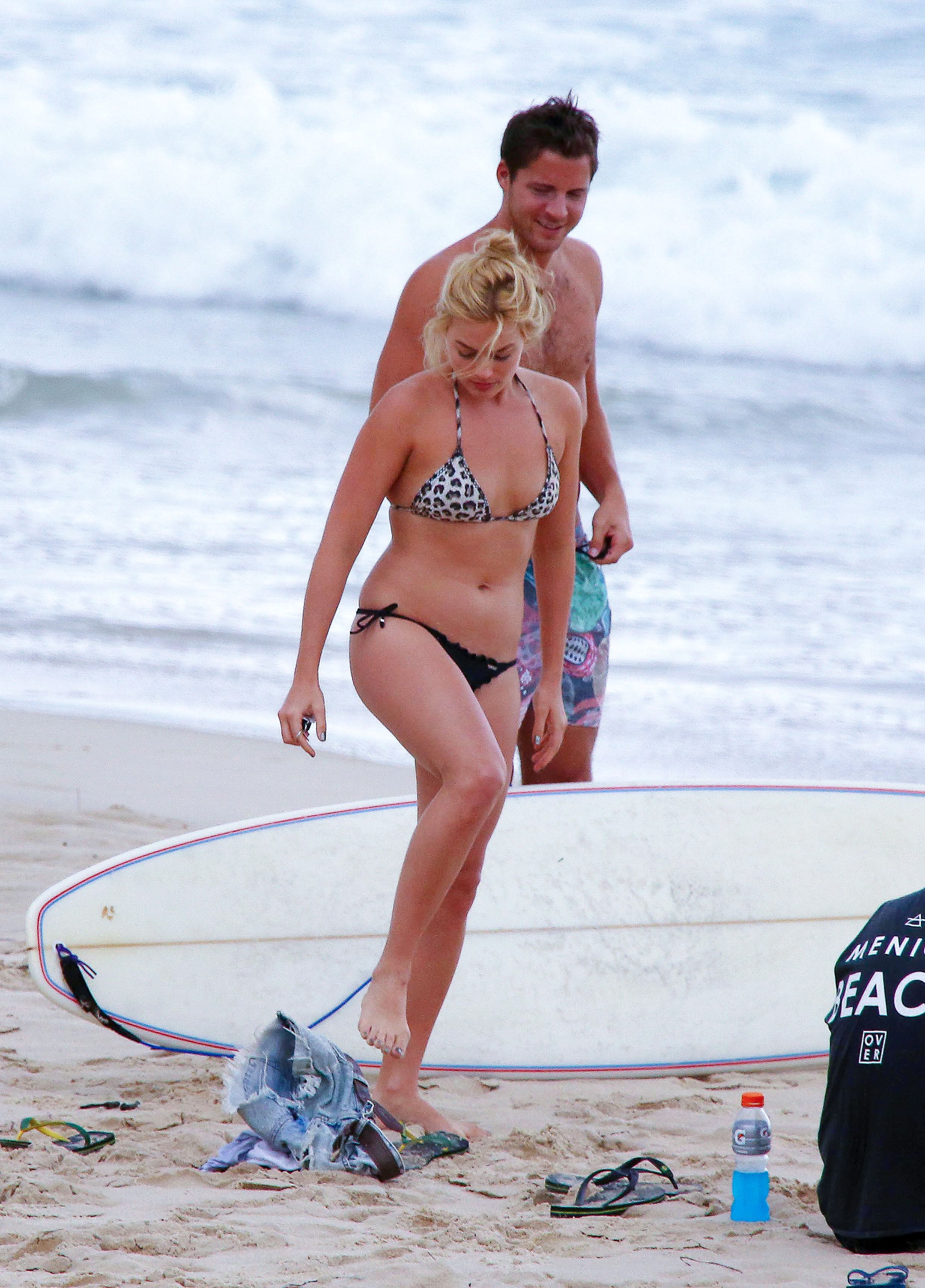 Margot_Robbie_wearing_sexy_bikini_at_a_beach_in_Byron_Bay_79x_HQ_46.jpg