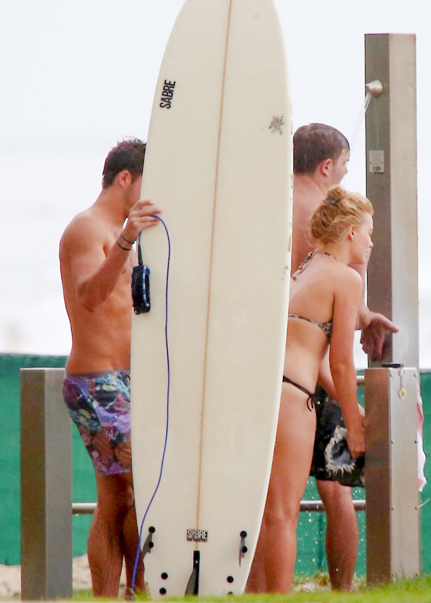 Margot_Robbie_wearing_sexy_bikini_at_a_beach_in_Byron_Bay_79x_HQ_48.jpg