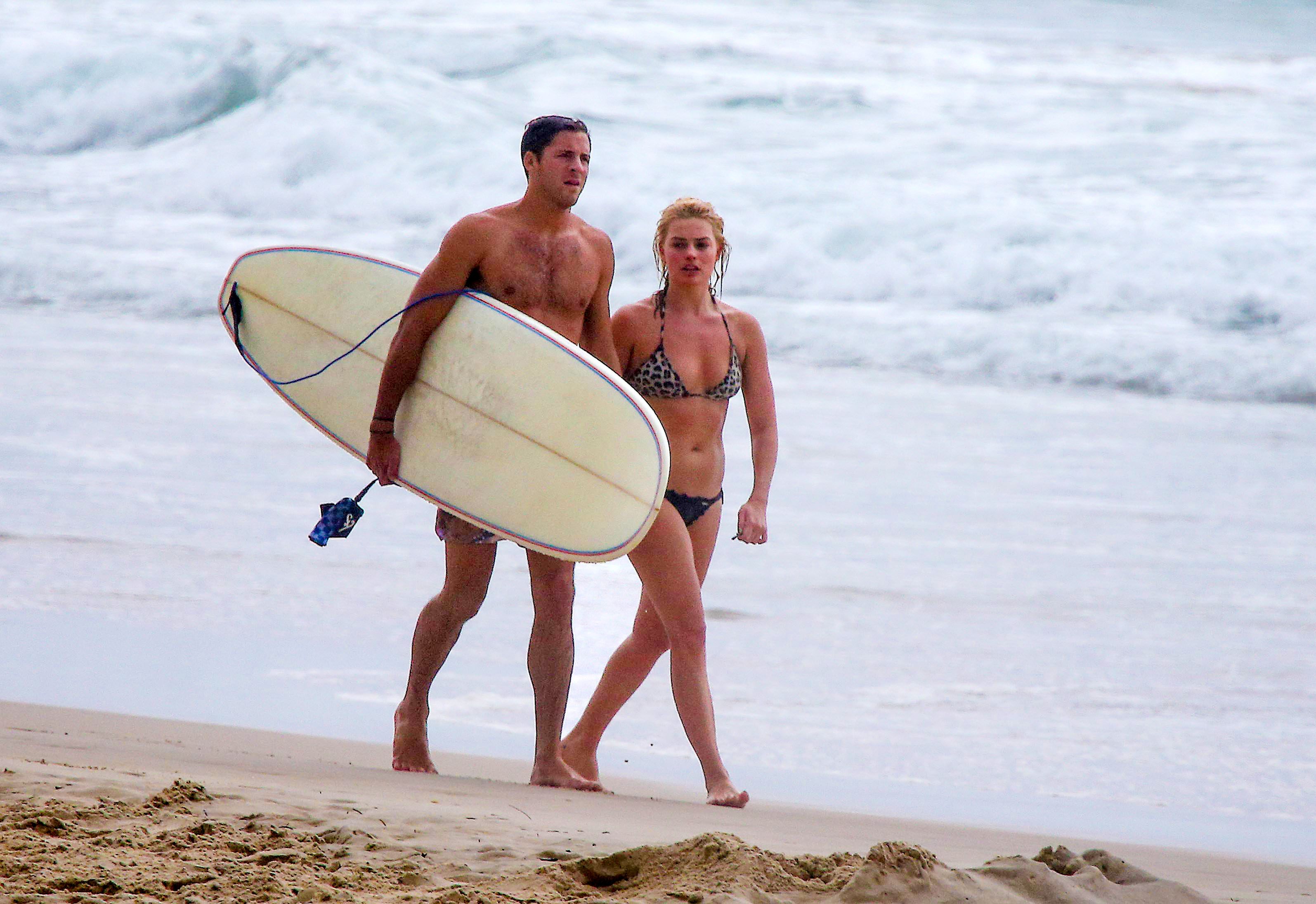 Margot_Robbie_wearing_sexy_bikini_at_a_beach_in_Byron_Bay_79x_HQ_72.jpg