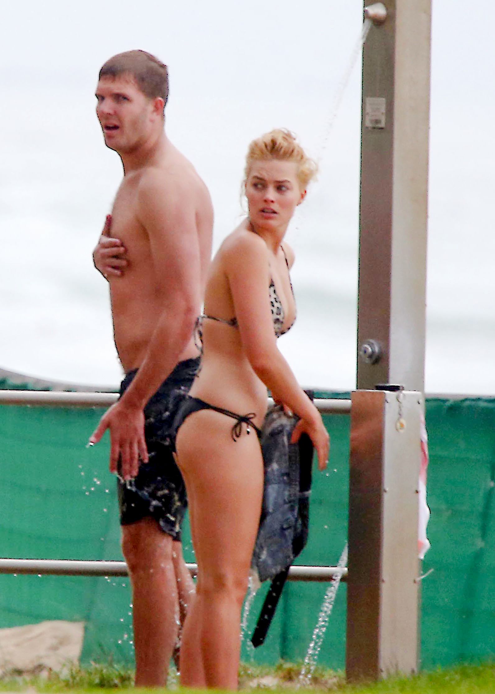 Margot_Robbie_wearing_sexy_bikini_at_a_beach_in_Byron_Bay_79x_HQ_7.jpg