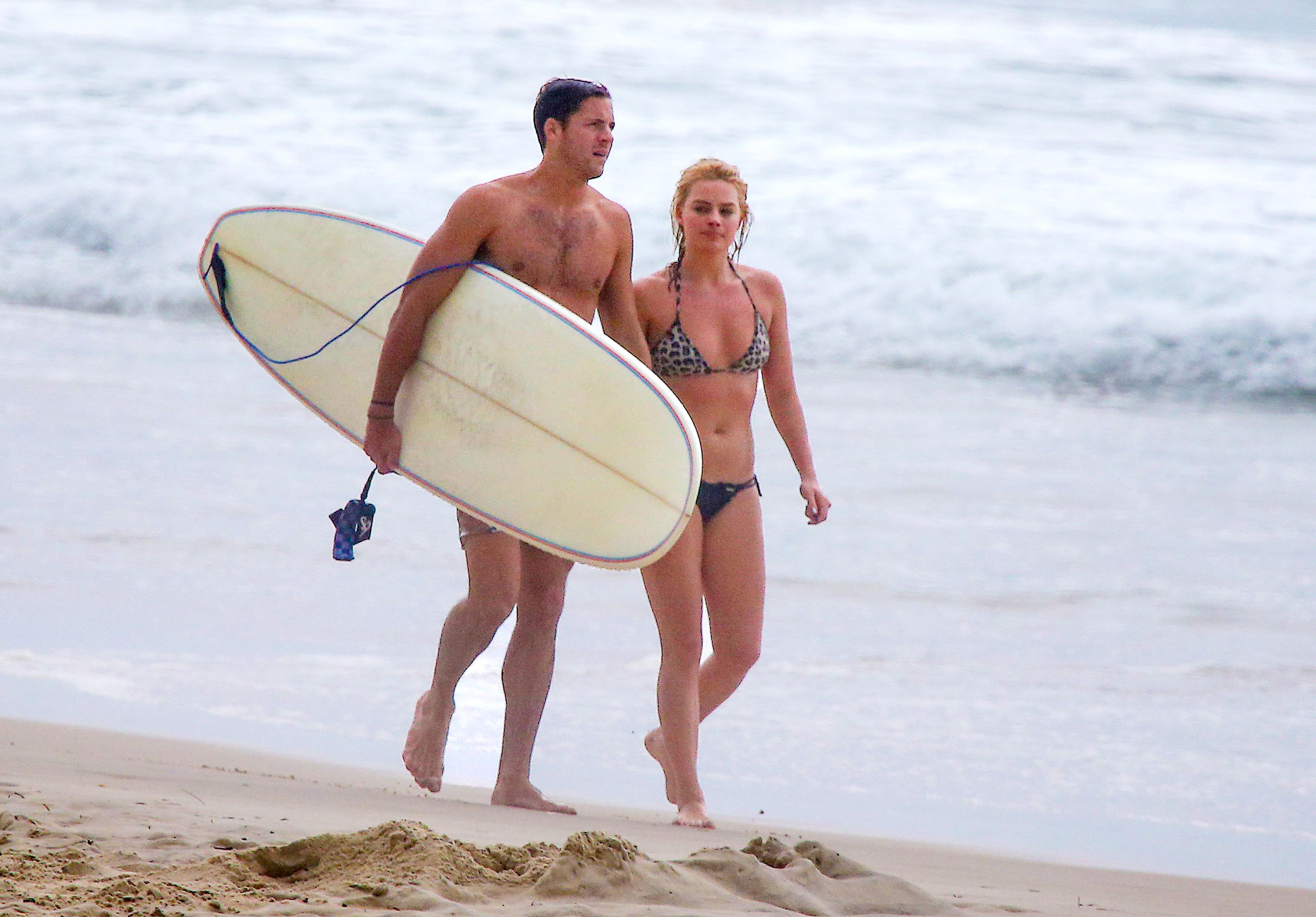 Margot_Robbie_wearing_sexy_bikini_at_a_beach_in_Byron_Bay_79x_HQ_70.jpg