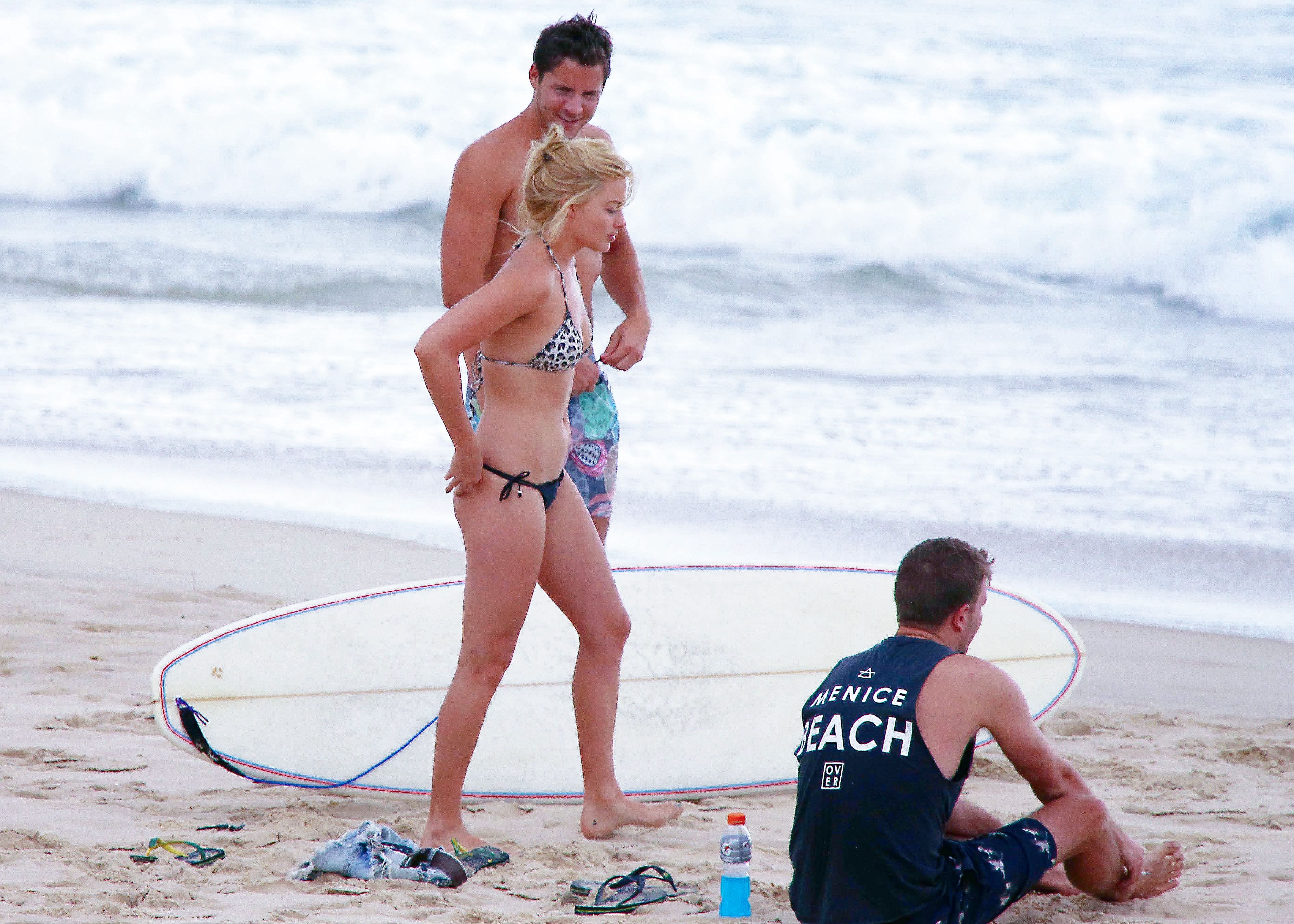 Margot_Robbie_wearing_sexy_bikini_at_a_beach_in_Byron_Bay_79x_HQ_77.jpg