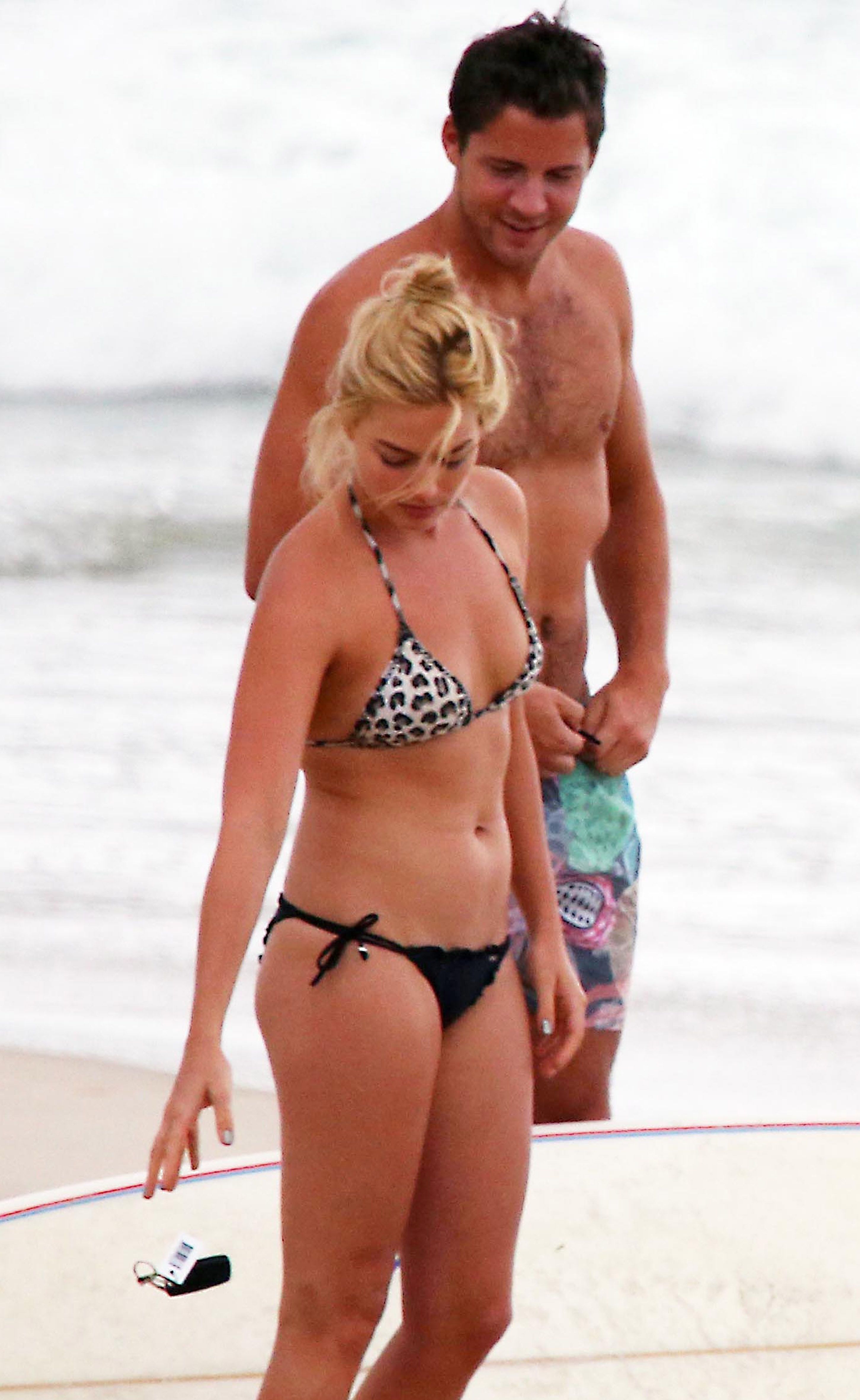 Margot_Robbie_wearing_sexy_bikini_at_a_beach_in_Byron_Bay_79x_HQ_24.jpg