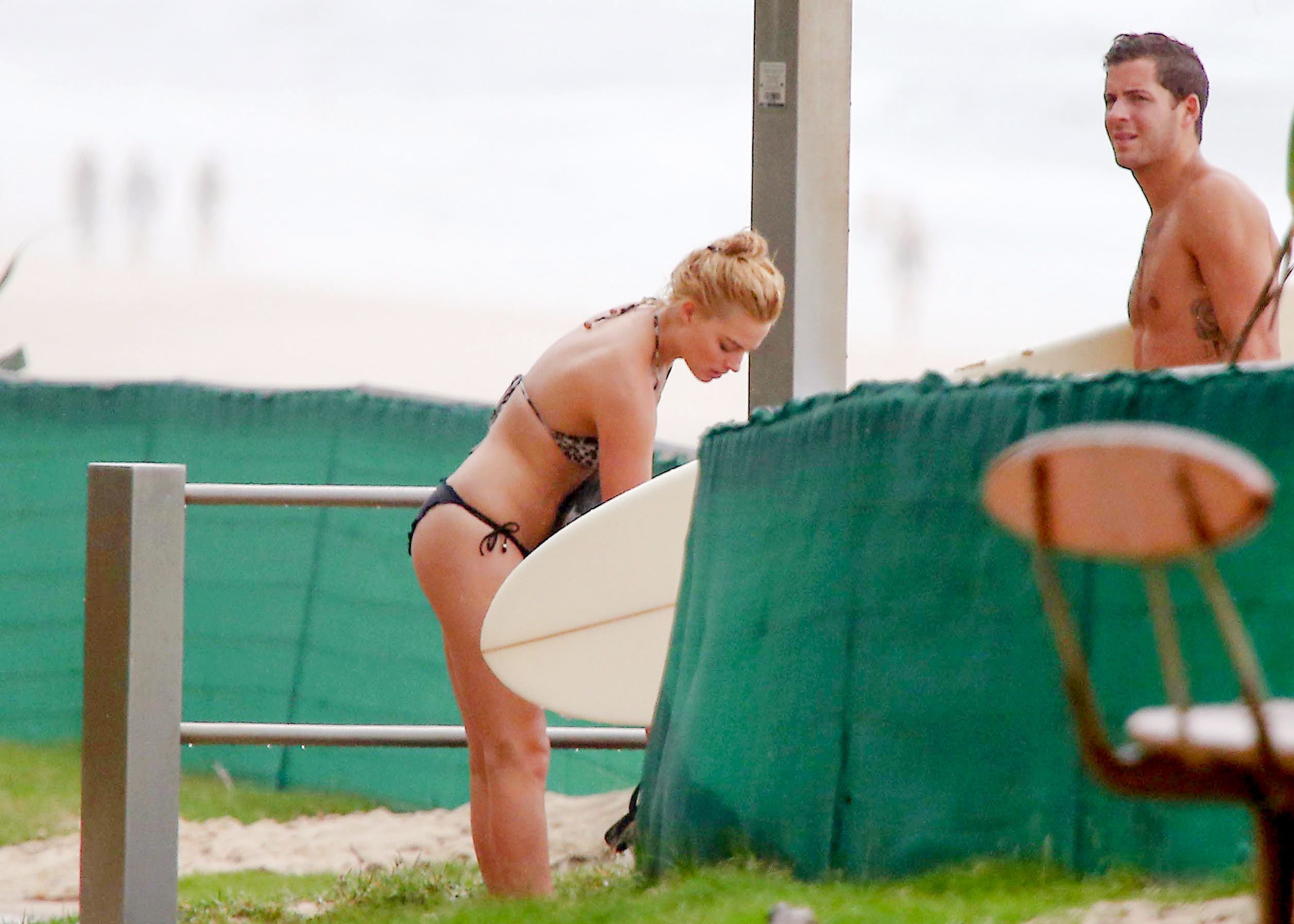 Margot_Robbie_wearing_sexy_bikini_at_a_beach_in_Byron_Bay_79x_HQ_67.jpg