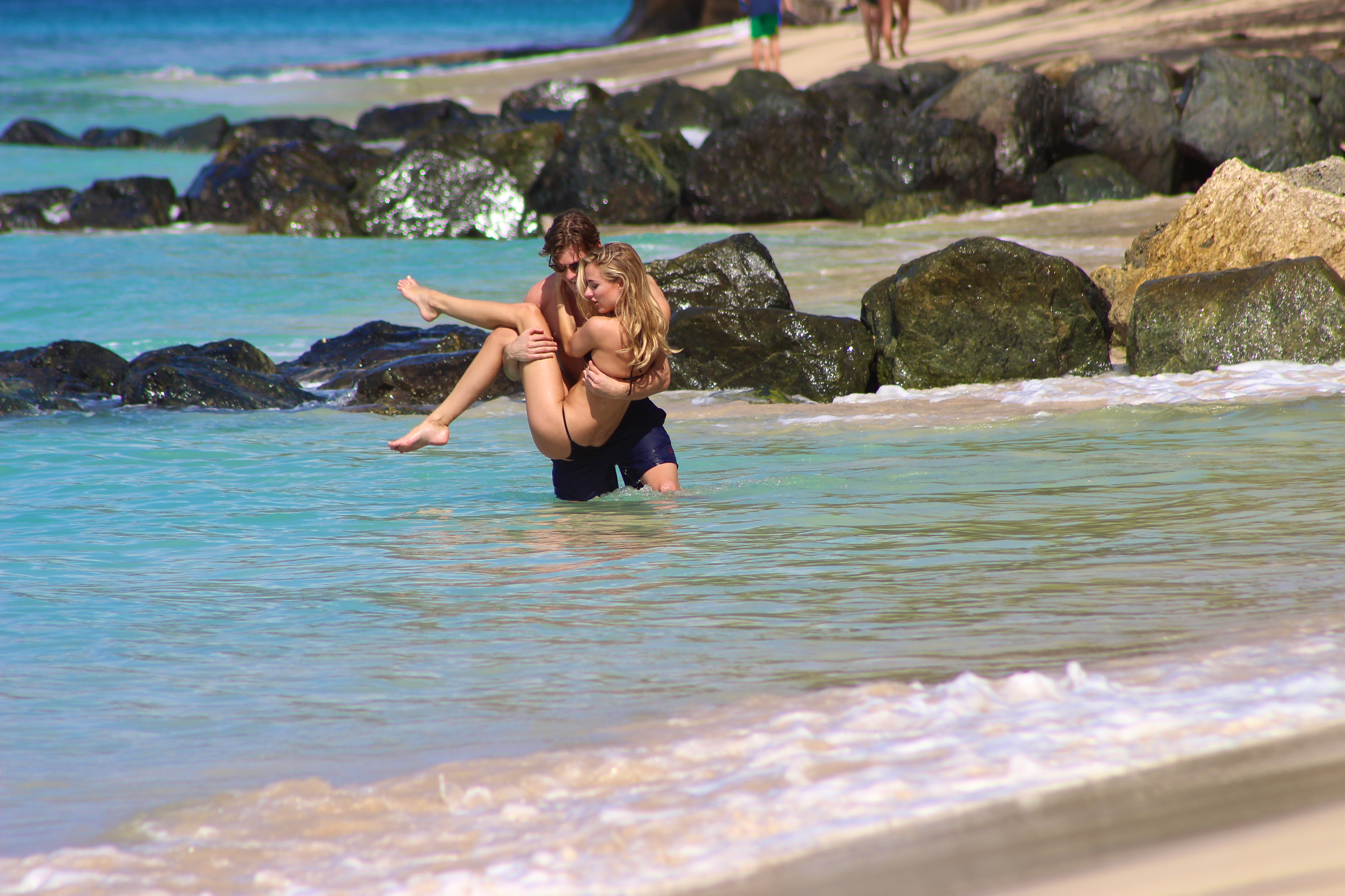 Kimberley_Garner_wearing_sexy_bikini_on_the_beach_in_Barbados_39x_HQ_26.jpg