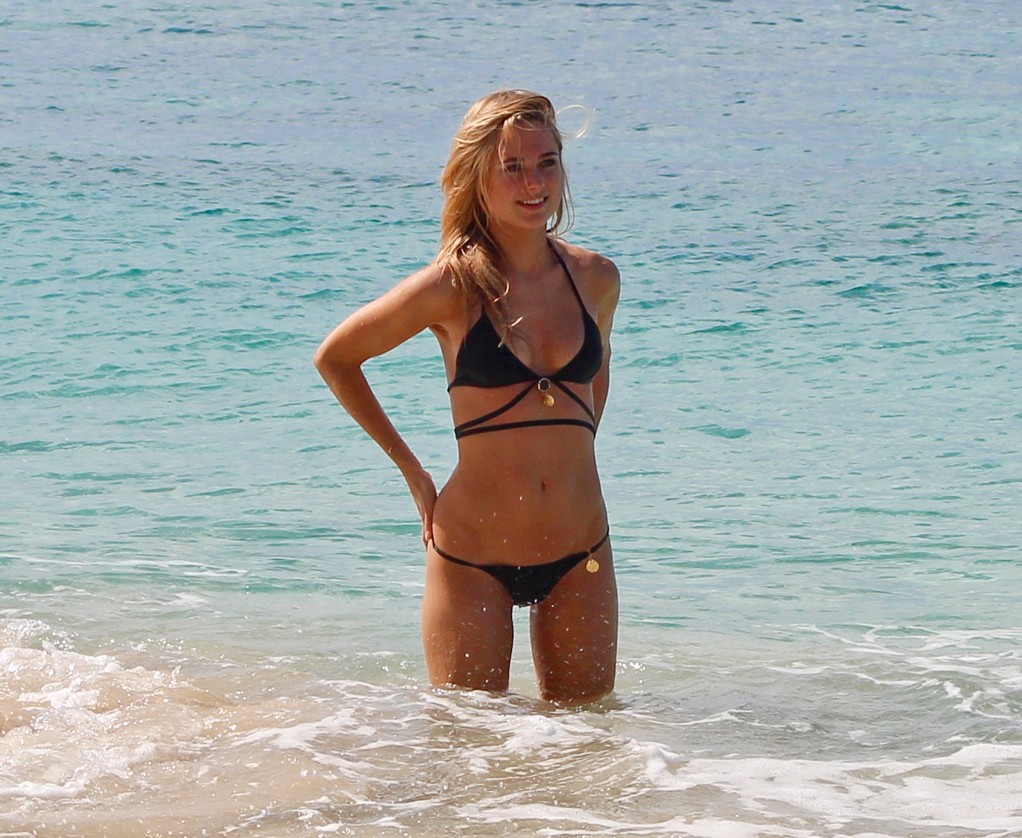Kimberley_Garner_wearing_sexy_bikini_on_the_beach_in_Barbados_39x_HQ_5.jpg