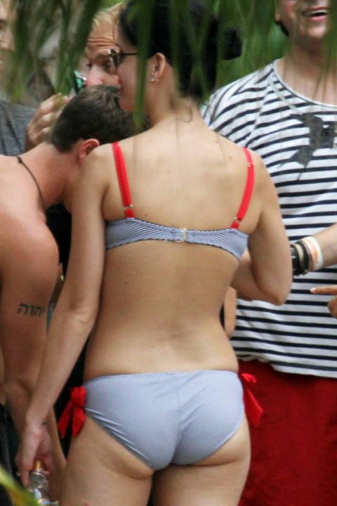 Katy-Perry-In-A-Bikini-Bahams-12of28.jpg
